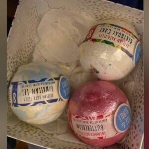 Bath Bomb Gift Set (hawaiian lei, buttercream, birthday cake) artisan bath fizzy